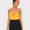 Anna Field Top - Dark Yellow, Mujer