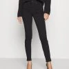 Anna Field Vaqueros Slim Fit - Black Denim, Mujer -Anna Field Moda 688ce6f305994c9895b6b9503ea4f379