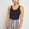 Anna Field Top - Black, Mujer